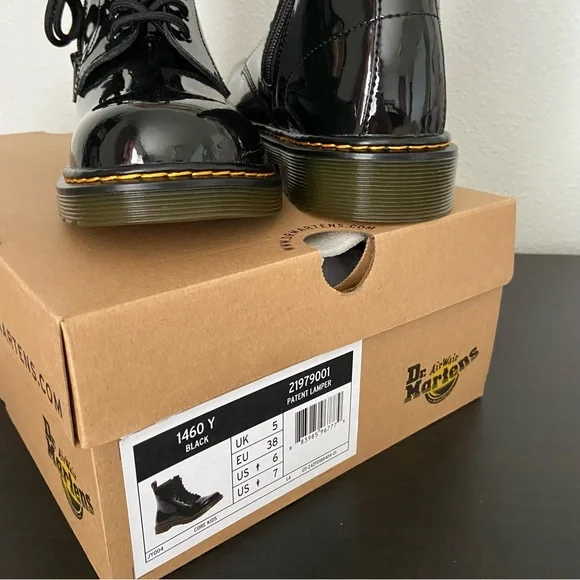 NIB Dr. Martens 1460Y Black Patent Leather Women's Boots - Picture 11 of 12